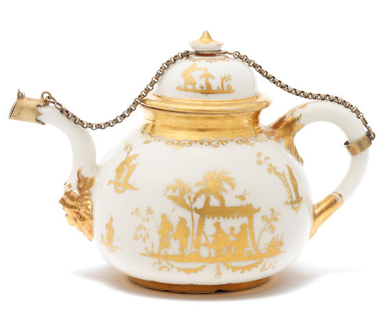 A Meissen Hausmaler teapot and cover, circa 1720-30