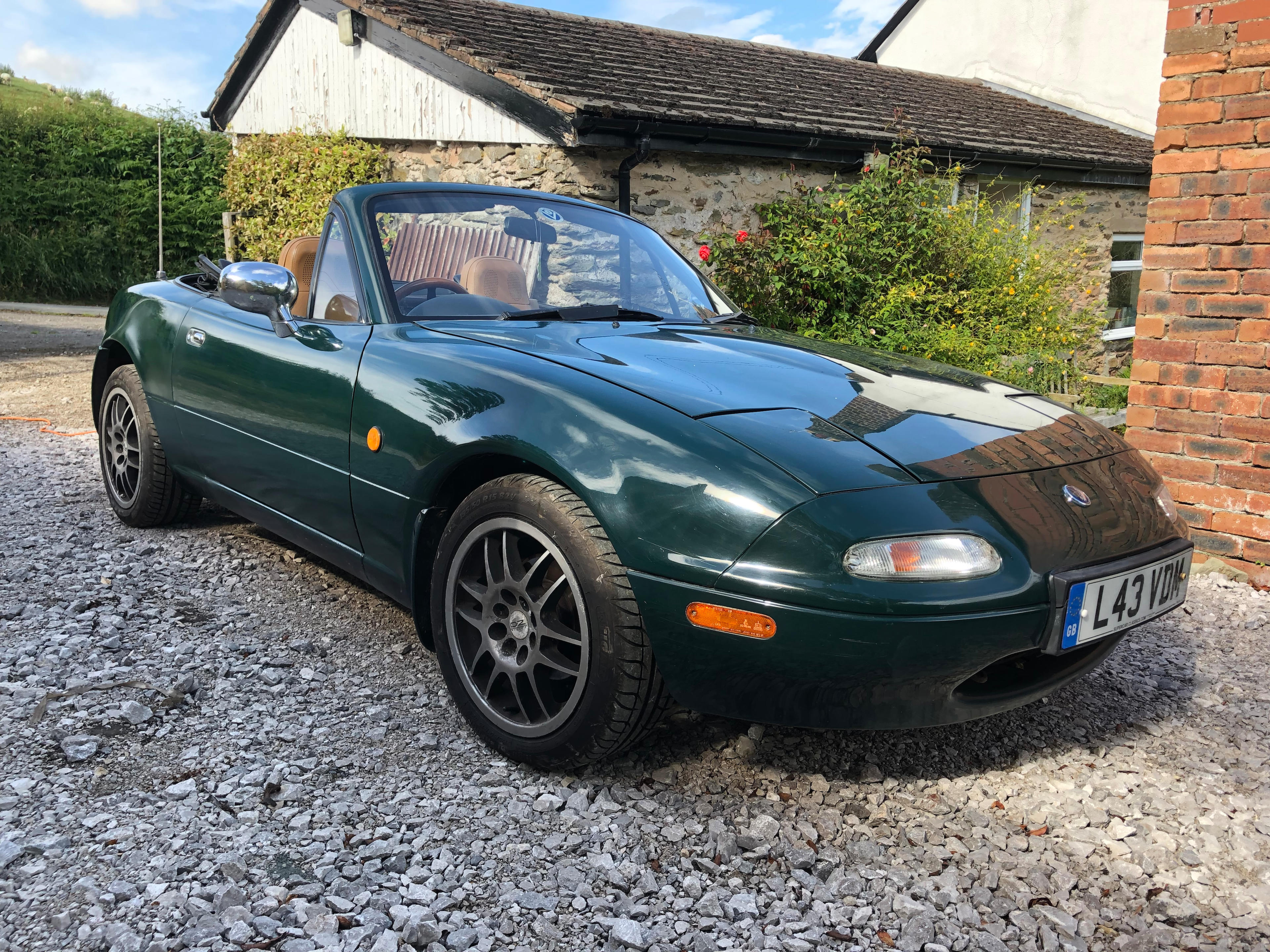 【中古】Mazda/Eunos Roadster : NA6CE &amp;8C&lt;ニューズムック オーナーズバイブルシリーズ v.4&gt;／ニューズ Amazon.co.jp: マツダ/ユーノス ロードスター オーナーズ