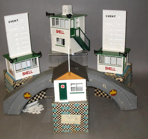 Bonhams : Scalextric trackside buildings and accessories, lot