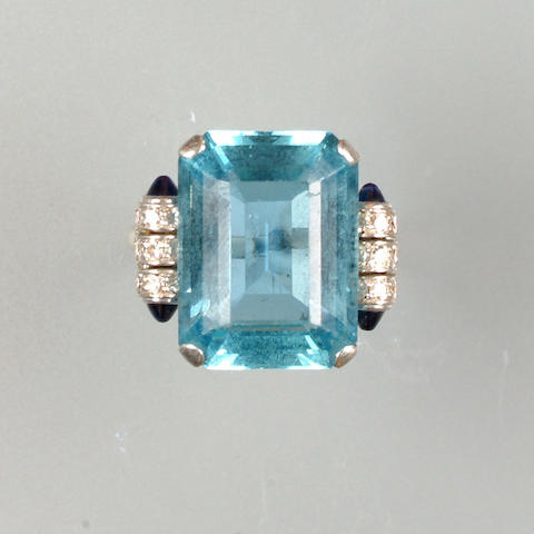 Bonhams : An aquamarine single-stone ring