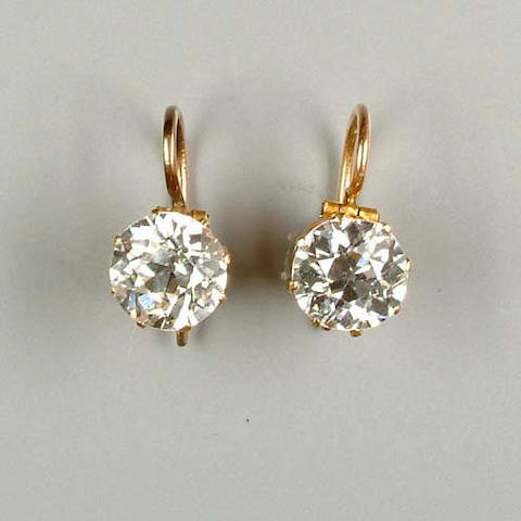 Bonhams : A pair of diamond earstuds