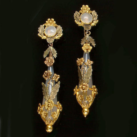 Bonhams : A pair of chalcedony and gold earpendants
