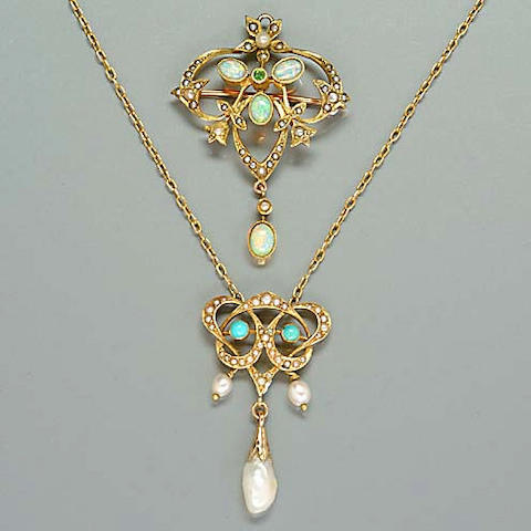 Bonhams : A late Victorian opal and seed pearl brooch (2)