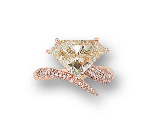Bonhams : A diamond and coloured diamond ring