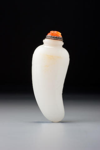 Bonhams : A white nephrite 'cloth-bag' pebblematerial snuff bottle 1700 ...