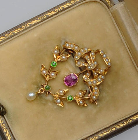 Bonhams : A late Victorian gold mounted pearl and diamond set necklace ...