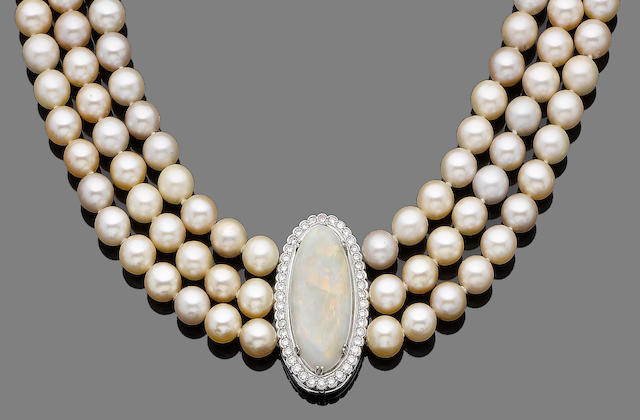 Bonhams : An opal and freshwater cultured pearl necklace