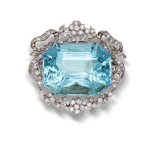 Bonhams : A belle époque aquamarine and diamond brooch/pendant,