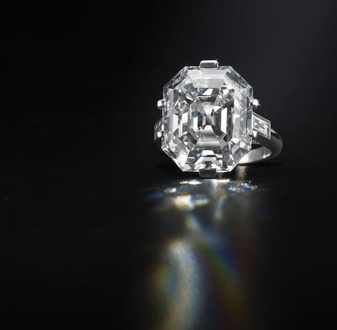 Bonhams : An elegant diamond single-stone ring,
