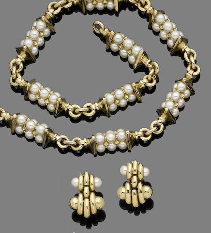 Bonhams : A cultured pearl necklace and earclips, by Bulgari (2)