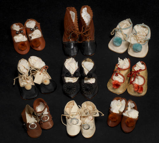 Bonhams : Nine pairs of doll shoes