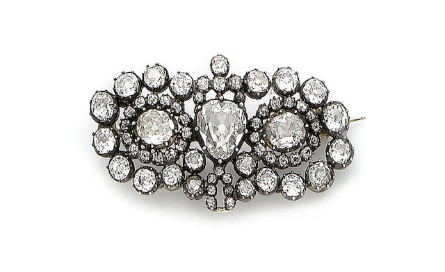 Bonhams : A diamond brooch,