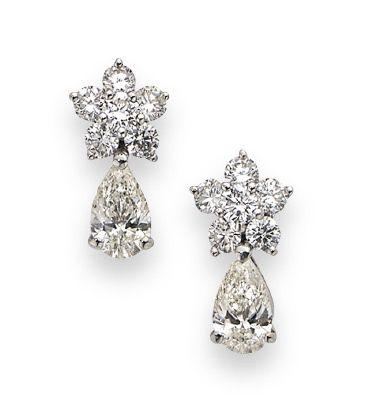 Bonhams : A pair of diamond earrings