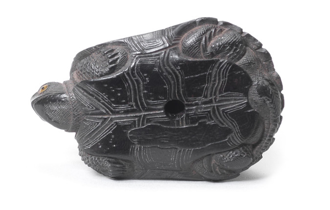 Bonhams : An ebony netsuke of a tortoise By Seiyodo Bunshojo (1764-1838 ...