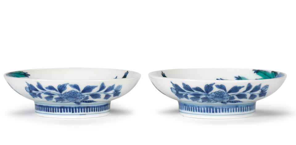 Bonhams : Two Nabeshima enamelled saucer dishes 18th century