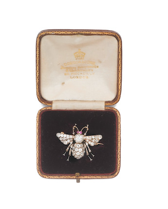 A late 19th century diamond bee brooch, image 1