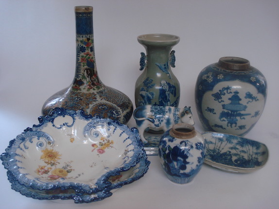 Bonhams : A collection of assorted blue and white ceramics