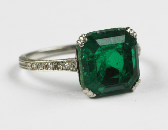 Bonhams : A 'soudé' emerald/doublet and diamond dress ring,