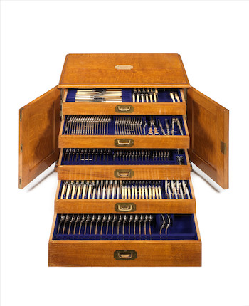 An Edwardian silver Princess pattern table service of flatware, contained in a canteen, by Goldsmiths & Silversmiths Co. Ltd, London 1906 - 1908, image 3