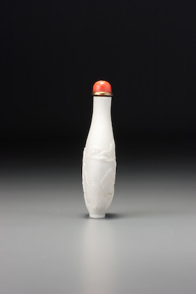 Bonhams : A MONGOLIAN-STYLE WHITE METAL RETICULATED SNUFF BOTTLE 19th  century (2)