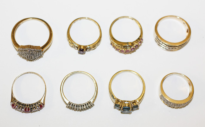 Bonhams : Eight gem set rings,