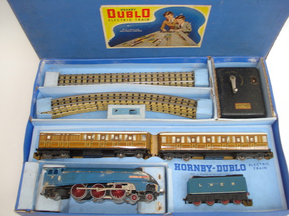 Bonhams : Hornby Dublo EDP1 Sir Nigel Gresley passenger train set