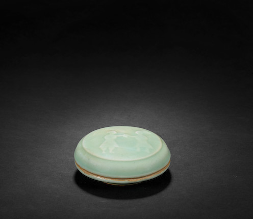 Bonhams : A rare small celadon-glazed box and cover Yuan Dynasty