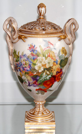 Bonhams : A Worcester style two handled lidded pot pourri,