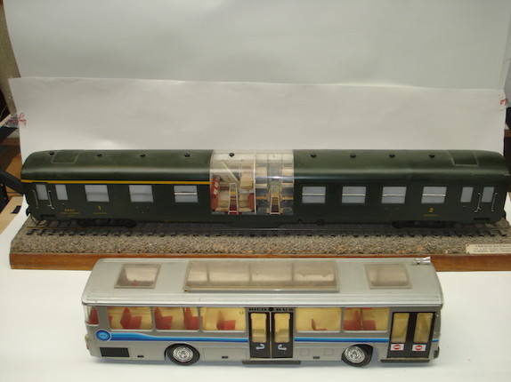 bonhams-travel-shop-model-of-a-sncf-1st-and-2nd-class-couchette