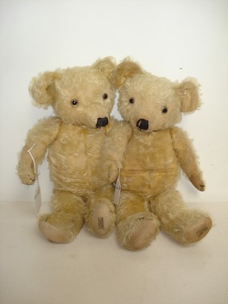 Bonhams : A pair of Merrythought 'Magna' Teddy bears, 1930's 2