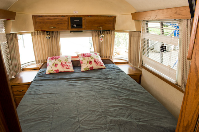 1992 Airstream 350LE Class A Motorhome  Chassis no. 1GBKP37N7M3312946 image 11