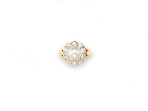 Bonhams : A natural pearl and diamond ring