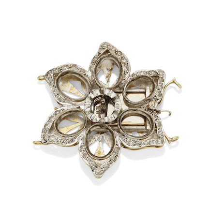 Broche fleur or, rubis, émeraudes, saphirs et diamants