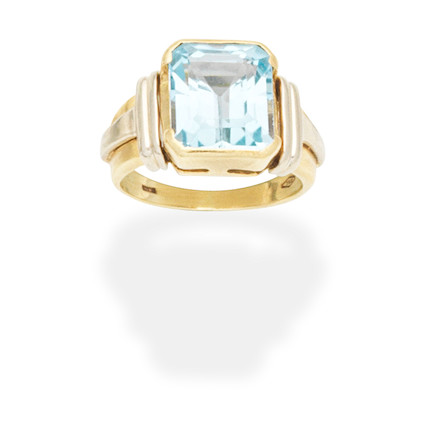 Bonhams : AQUAMARINE RING