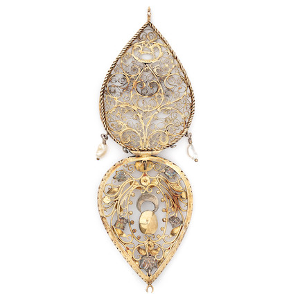 An Ottoman sapphire and diamond-set gilt-silver locket Turkey, 19th Century image 3