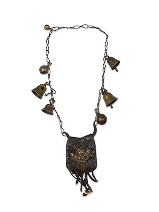 Bonhams Collier De Cloche De Yak En Alliage De Cuivre Avec Garuda Thoghak Tibet Xviiie Siecle Avec Des Elements Anterieurs