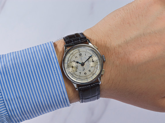 Vulcain. Chronographe bracelet en acier et plaqué chrome mouvement mécanique Vulcain. A stainless steel and chrome plated manual wind chronograph wristwatch  Circa 1940 image 2