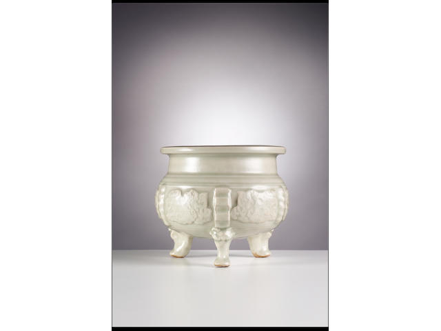 An important Yaozhou pale-celadon-glazed  archaistic tripod censer Jin Dynasty