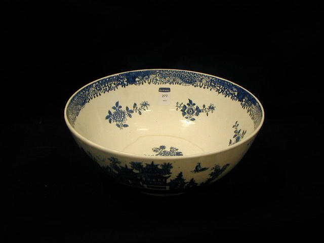 A Lowestoft porcelain blue and white bowl,
