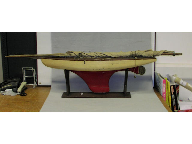 A 36in. Pond Yacht 91 x 20 x 165cm.(36 x 8 x 65in.)