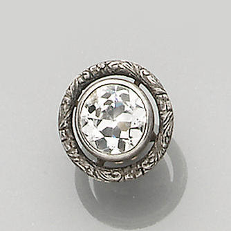 A single diamond earstud