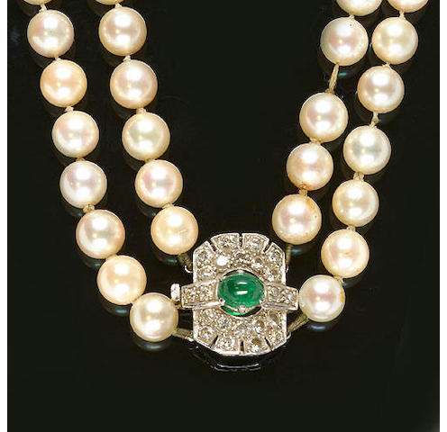 A cultured pearl necklace