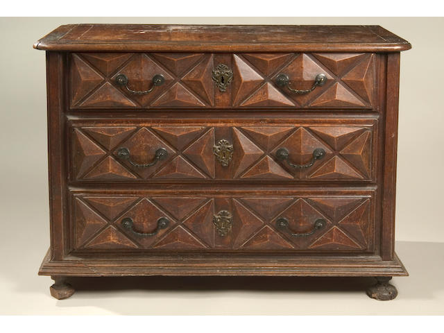A good early 18th Century Italian walnut commode,