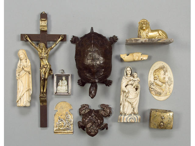 An early 19th century carved ivory dog whistle