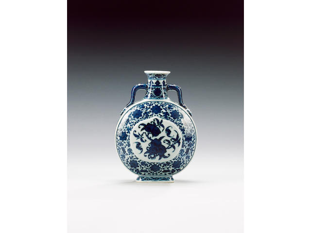 A blue and white 'pilgrim' flask,