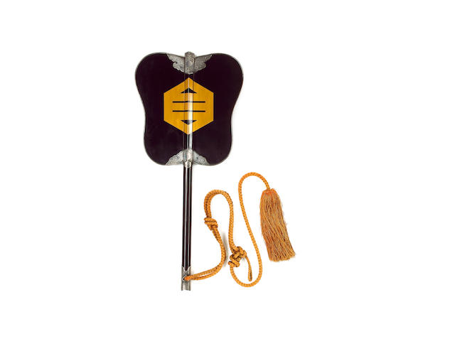 An elegant roiro-nuri Gunpai [Daimyo's War Fan],