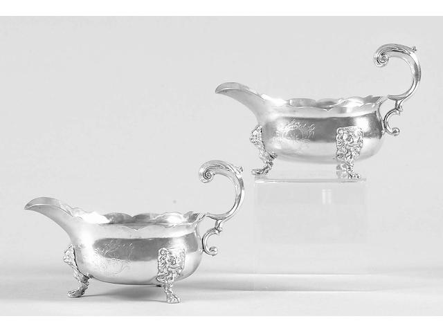 A pair of George II sauceboats David Hennell, 1742,