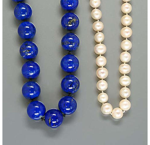 A cultured pearl necklace, (3)