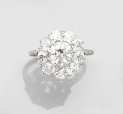 A diamond cluster ring