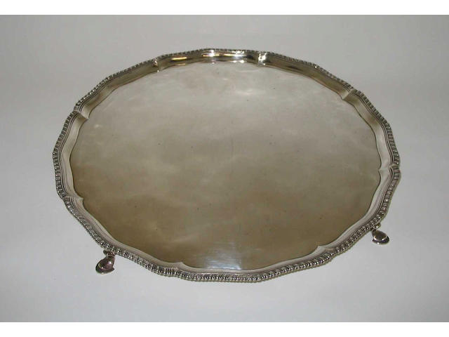 A George III salver Probably by Thomas Wallis II, 1784,
